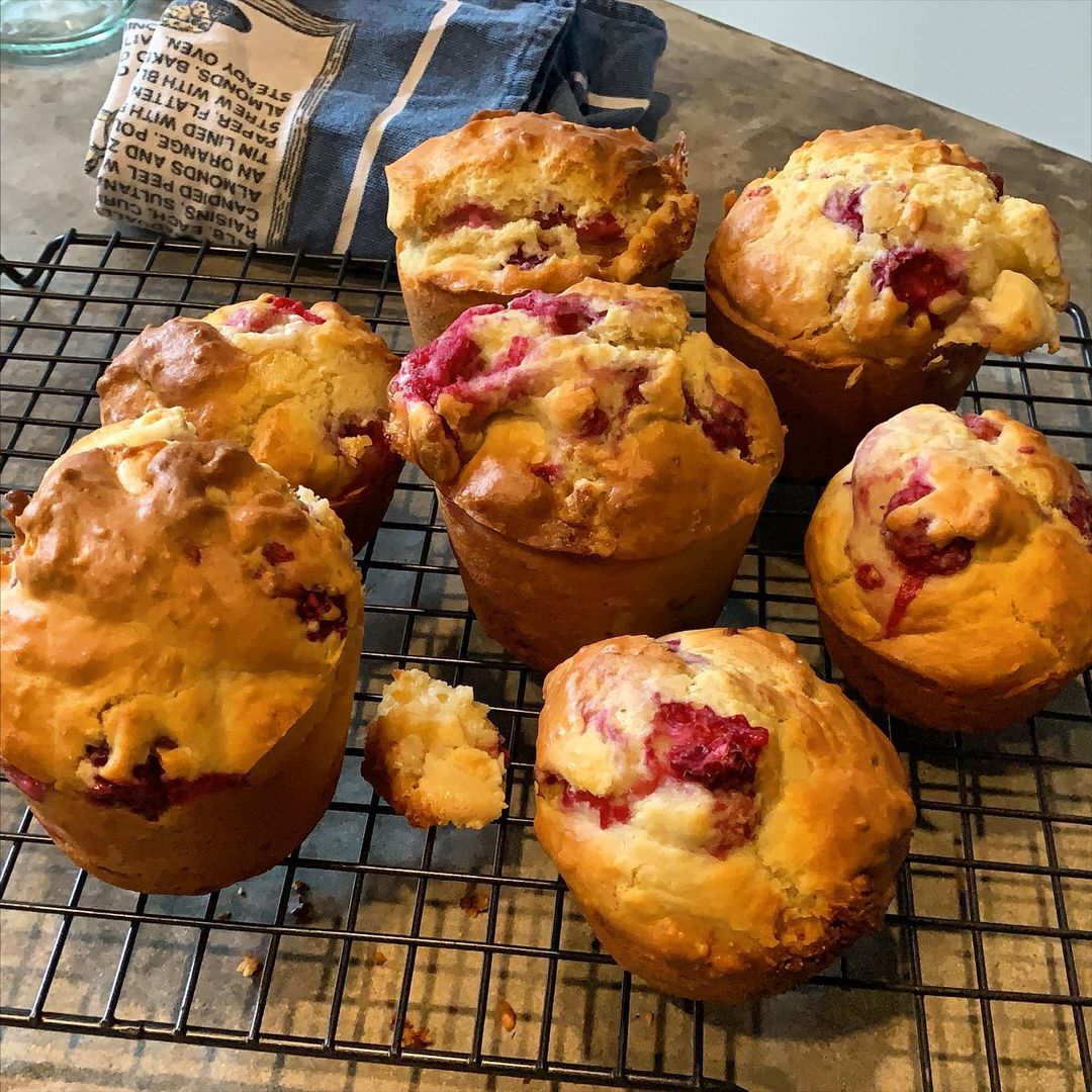 Found a use for those white chocolate easter eggs no-one ate: muffins with @amythemighty ‘s dad’s raspberries.
