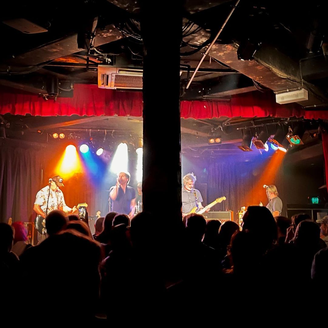 The Fauves, and the pillar in the middle of the band room at the Corner