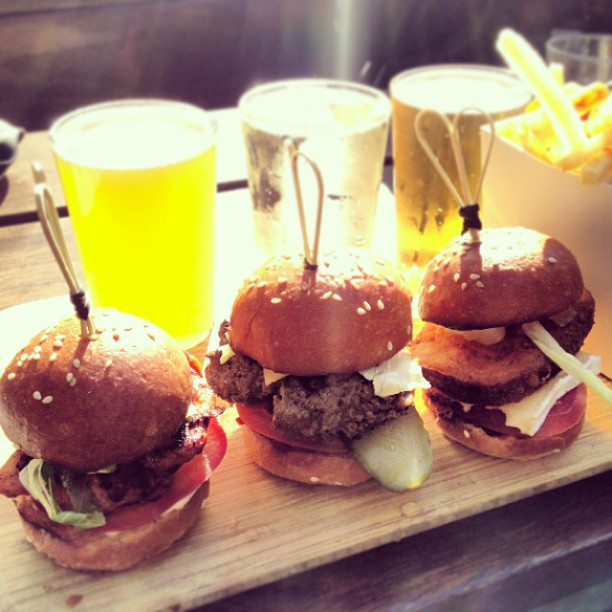 Lunch at #omtconf: $24 for burgers or $29 with beer. The choice was obvious.