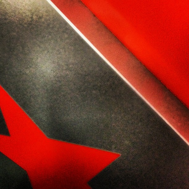 The Jetstar sign at Darwin Airport is covered in dust… looks like no one has cleaned it in months!